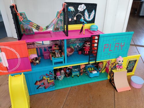 L.o.l. clubhuis met extra poppetjes