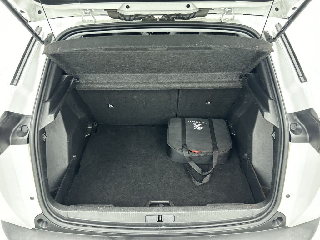 Peugeot E-2008 ev blue lease allure 50 kwh | rijklaar |