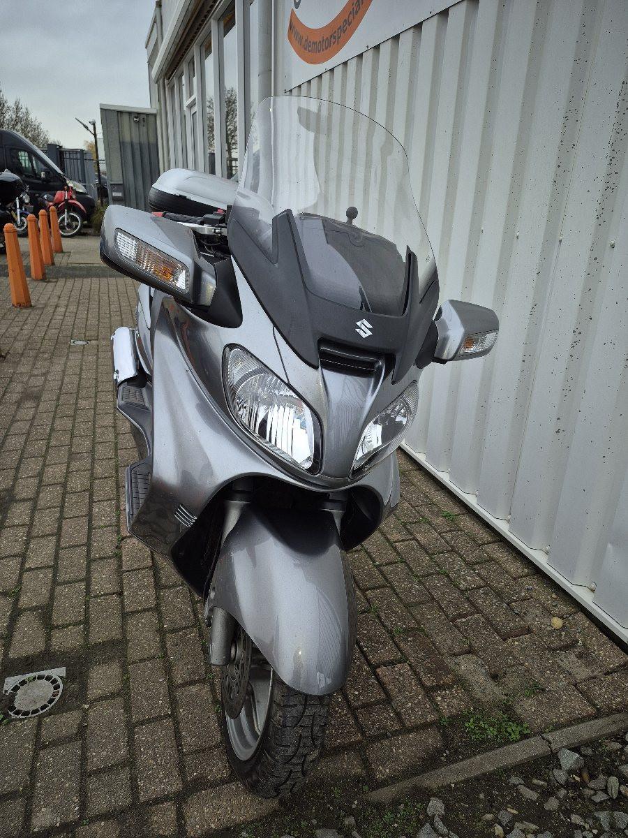 Suzuki Burgman 650 Executive uit 2007