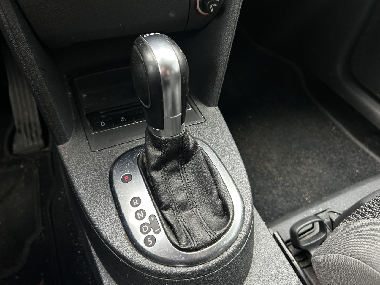 Volkswagen Touran 1.6 TDI Comfort/APK/DSG/GRIJS KENTEKEN/