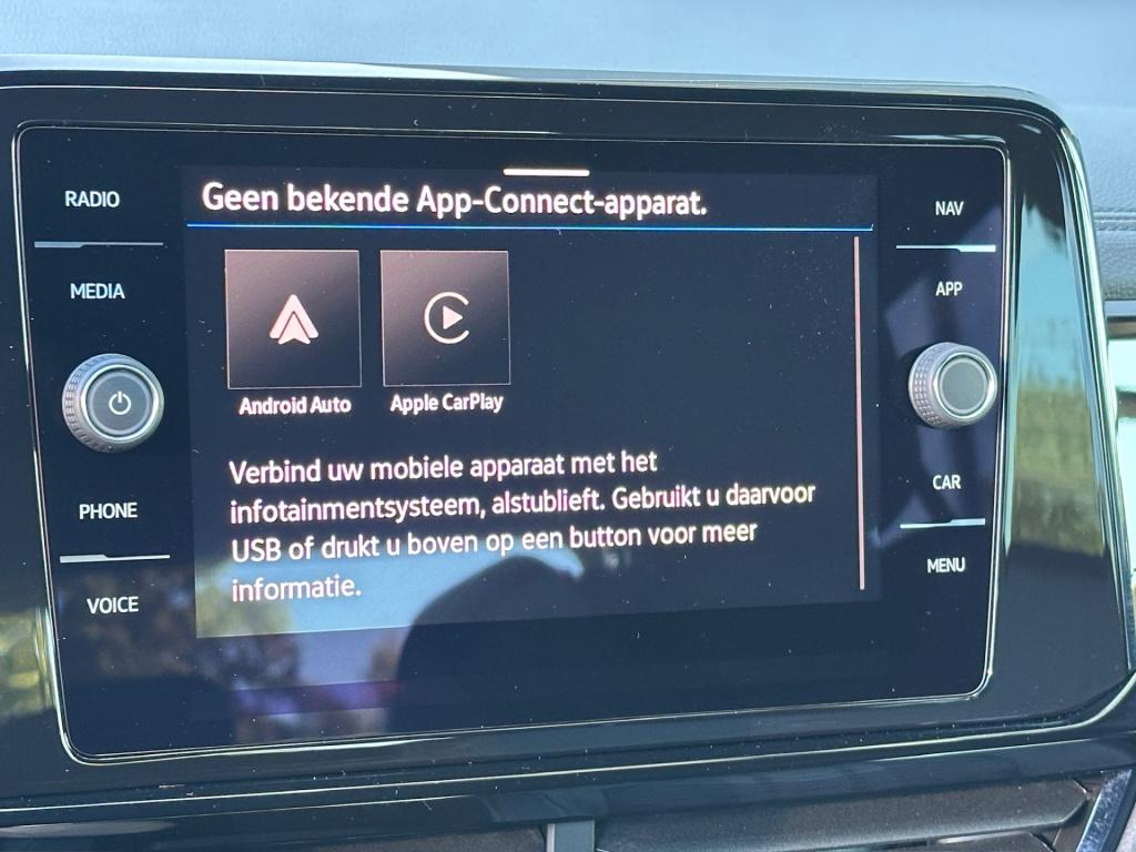 Volkswagen T-roc 1.5 tsi 150pk r-line | black style | keyless | navi | adap