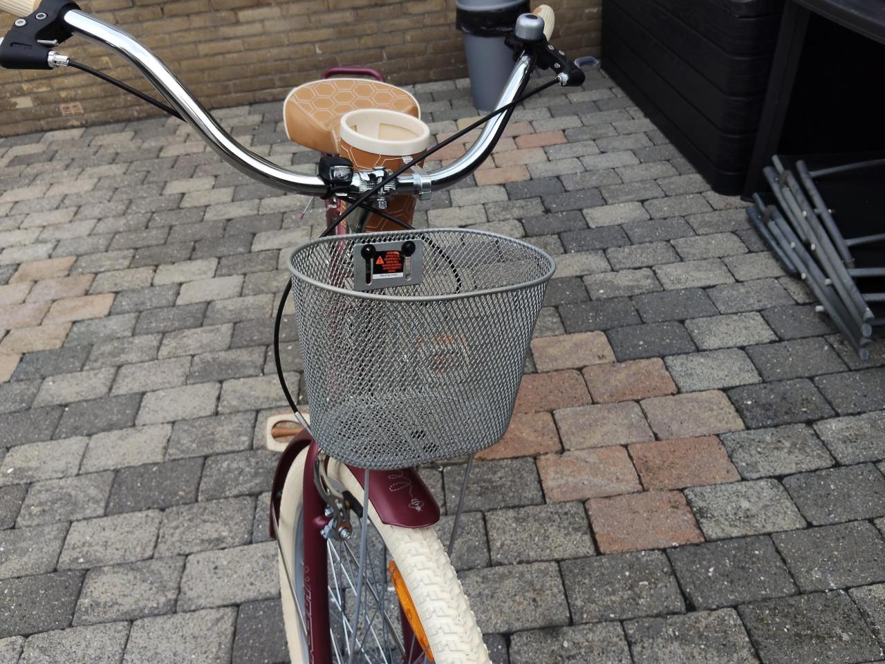 Te koop z.g.a.n. 26 inch meisjes/dames fiets