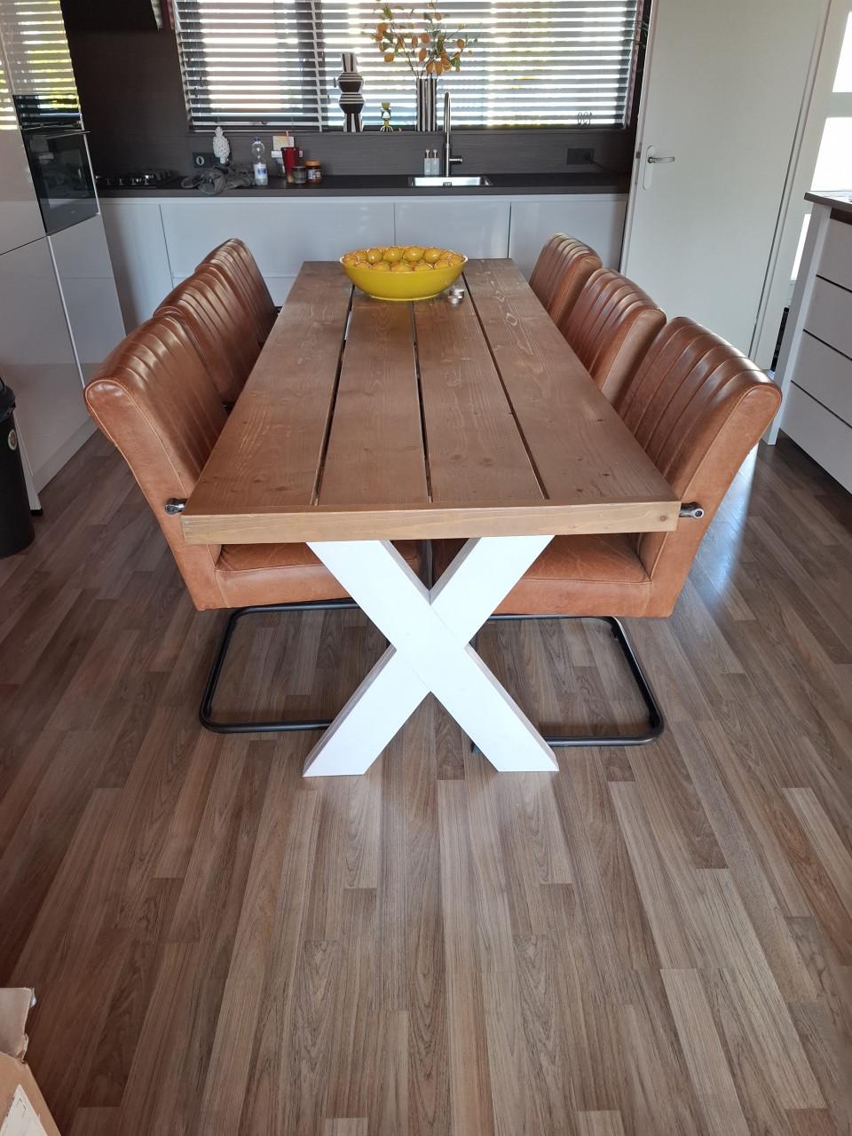 Eettafel 220 cm bij 84 cm