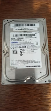 Harddisks: 1x Seagate Barracuda 1 Tb en 1x Samsung 640 Gb