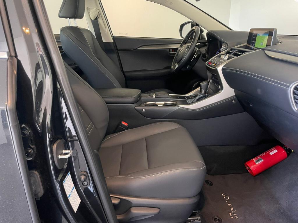 Lexus Nx 300h awd business line