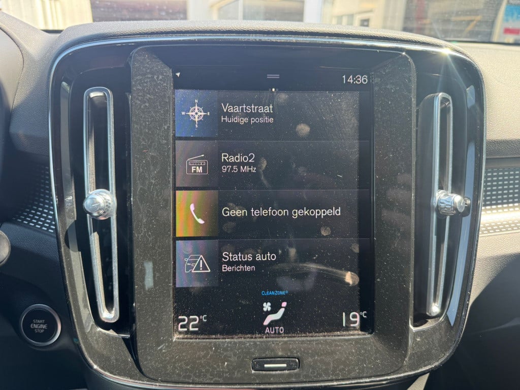 Volvo XC40 1.5 t4 recharge r-design black edition