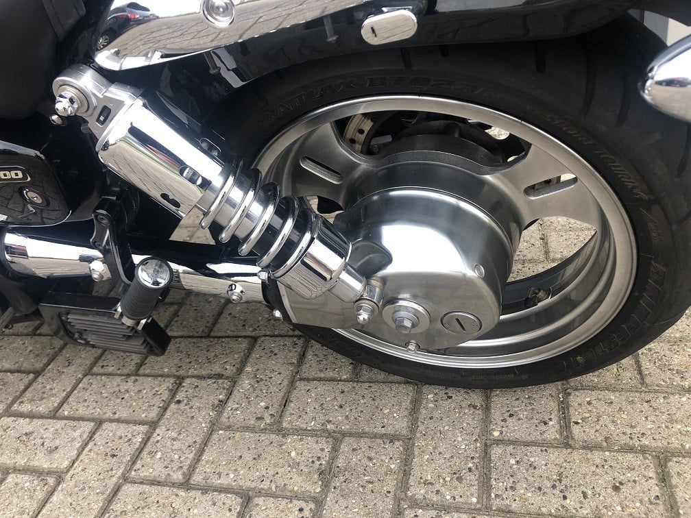 Suzuki VZ1600 Marauder uit 2005 met 28 dkm, mooie dikke cruiser €5250,-