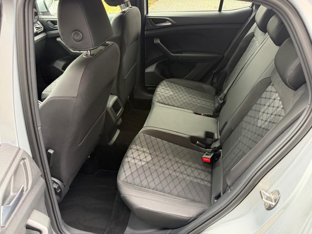 Volkswagen T-cross 1.5 tsi 150pk dsg r-line | camera | trekhaak | navi | iq