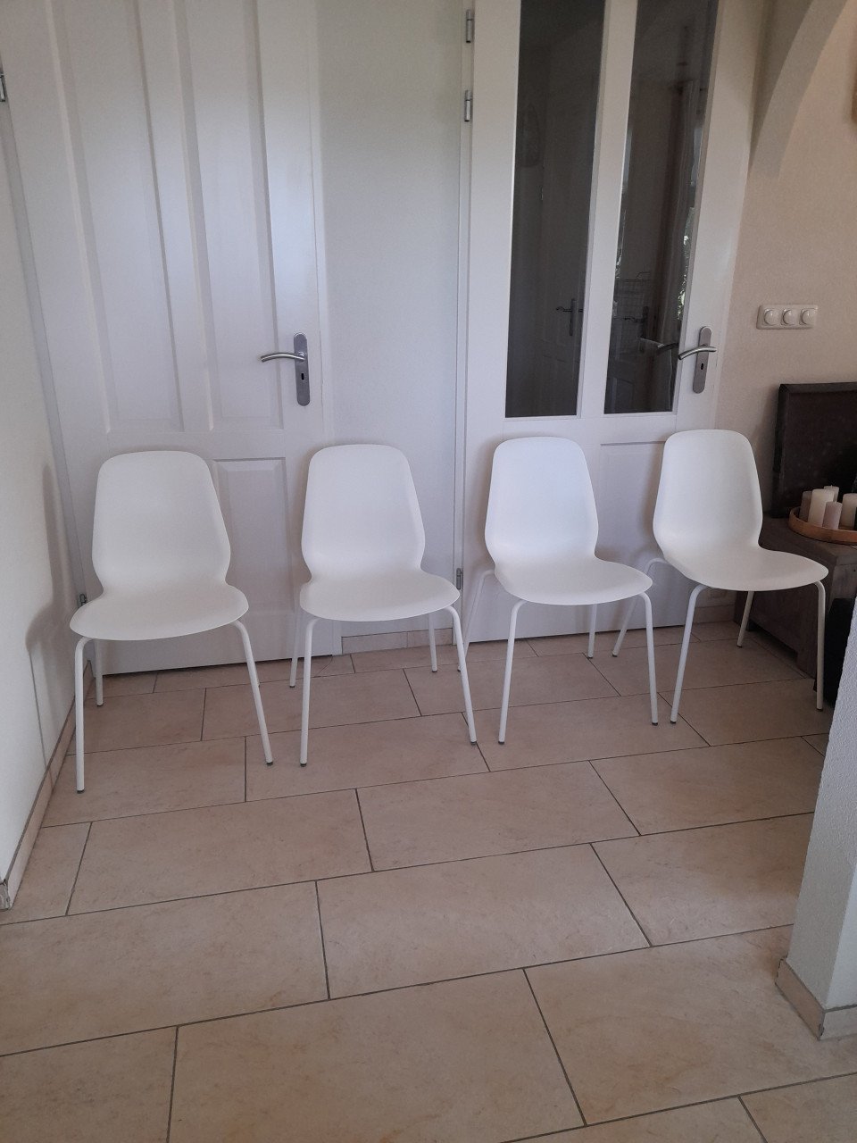 4 nette stoelen (in goede staat )