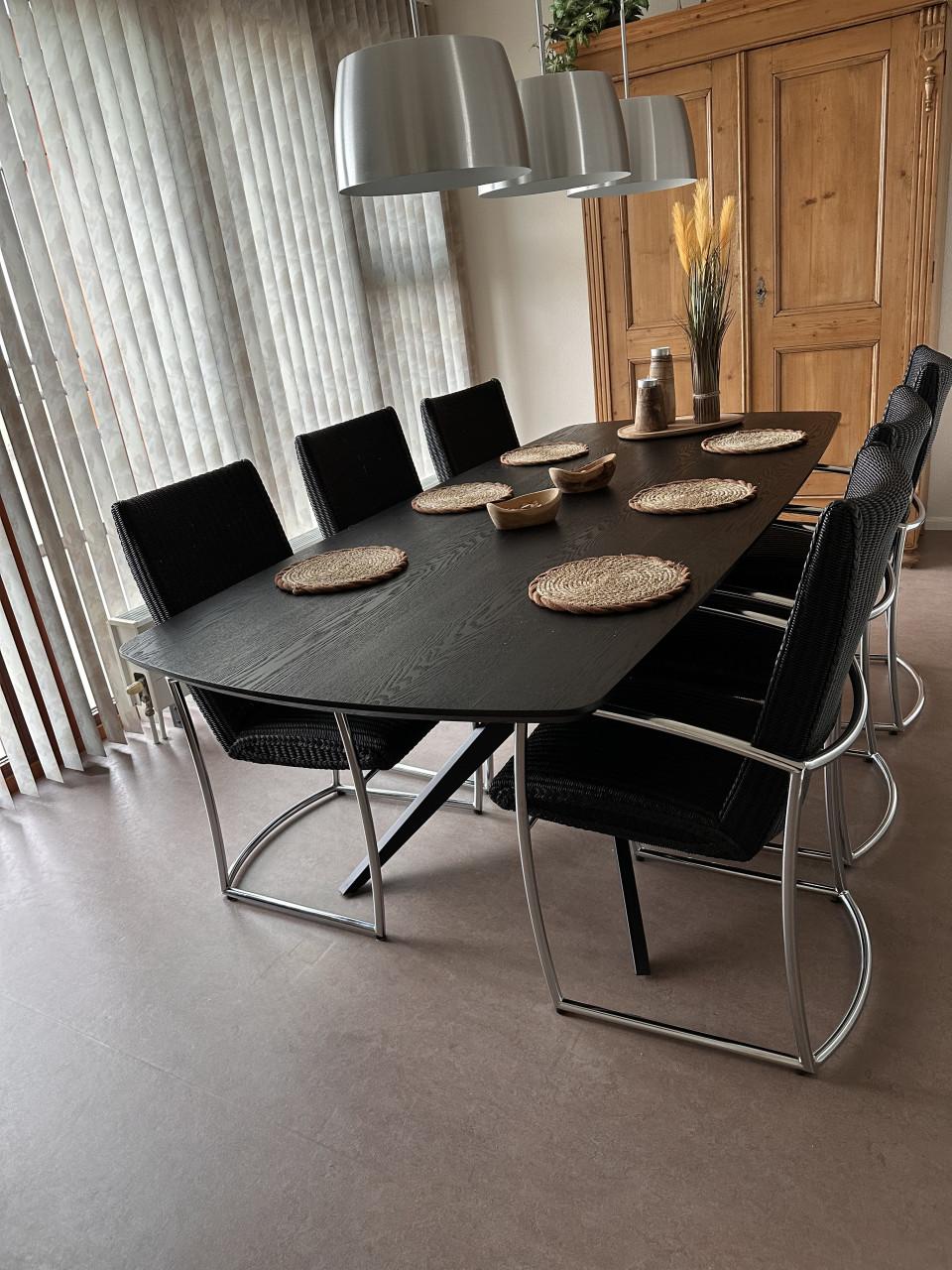 Te koop echte LOOM 6 stoelen z.g.a.n. zwart met rvs