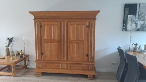 Mooie eikenhouten kast