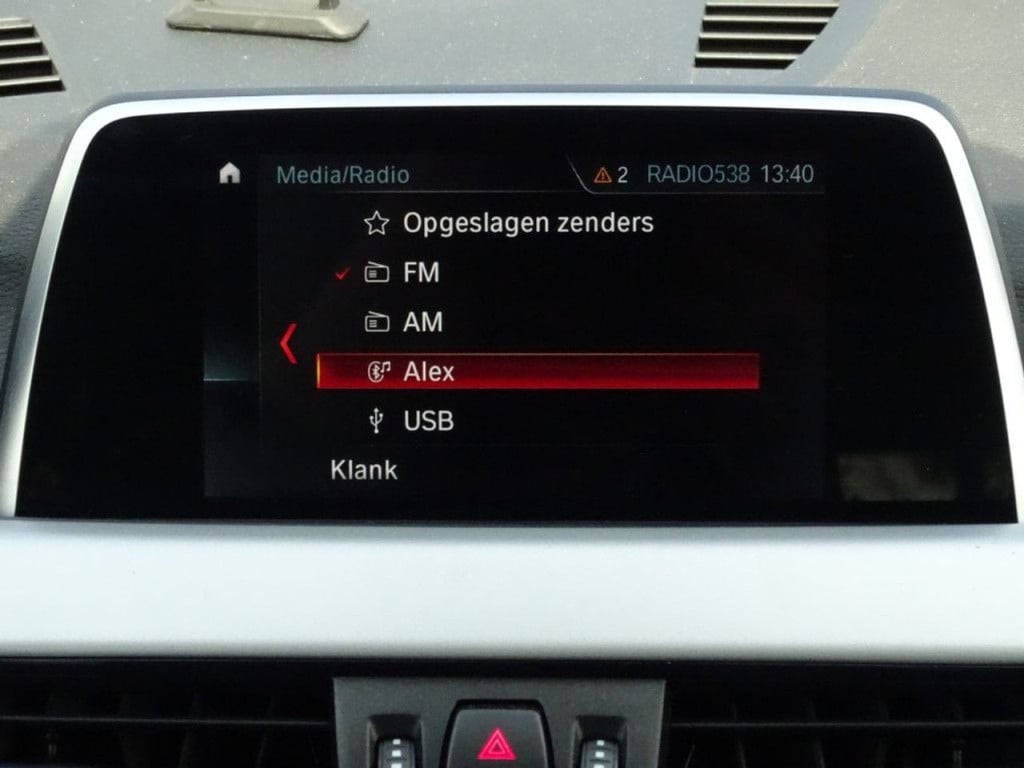 BMW X1 sdrive18i executive automaat | apple carplay | | el. koffer | 17"