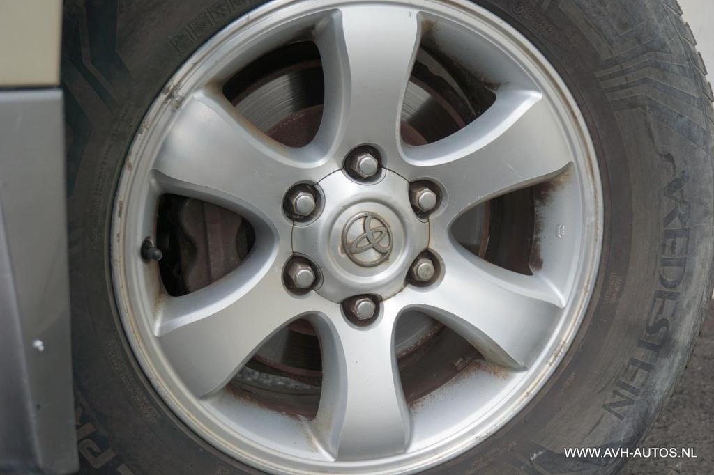 Toyota Land Cruiser 3.0 d-4d vx hr blind van, differentieel maakt herrie!!