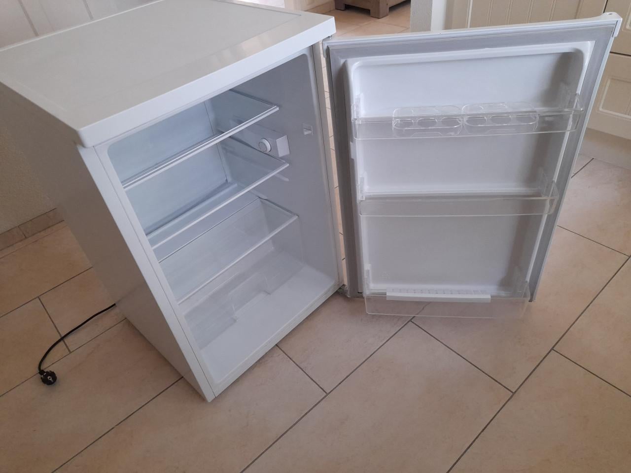 Tafel model koelkast  (z.g.a.n.)