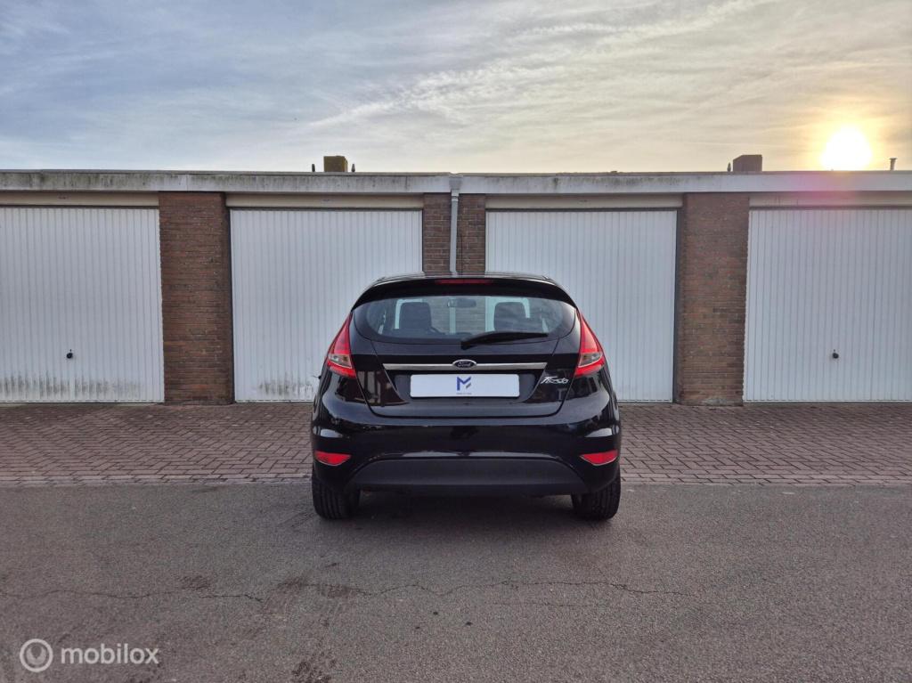Ford Fiesta 1.25 titanium / dealeronderhouden / voorruitverwarming / stoelv