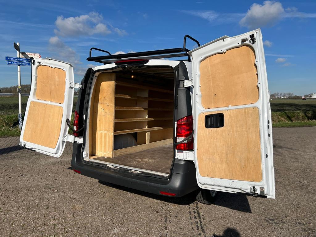 Mercedes-Benz Vito 111 cdi functional lang // kastinrichting