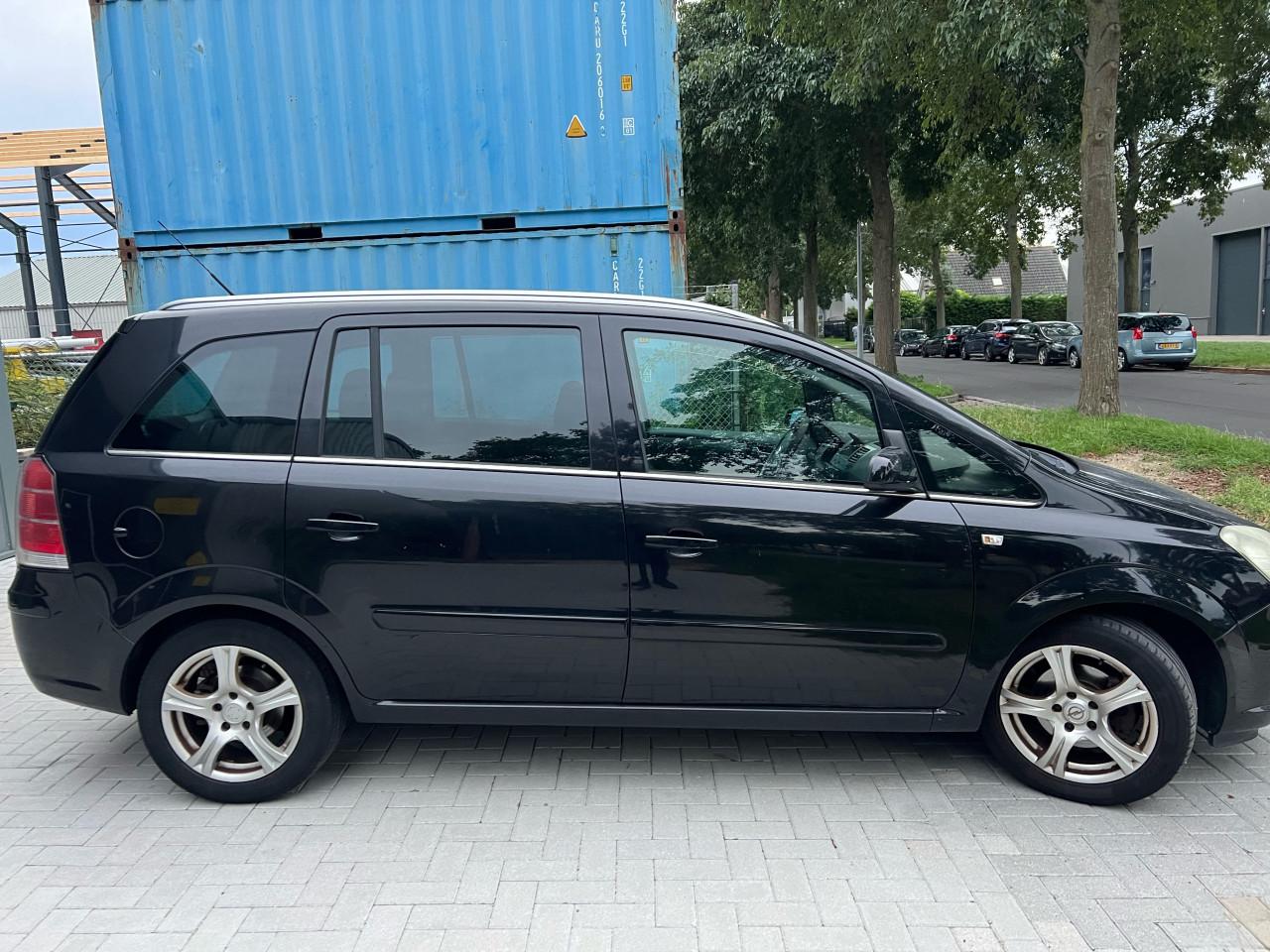 Opel Zafira 1.8 Essentia 7 zitter Jaar apk