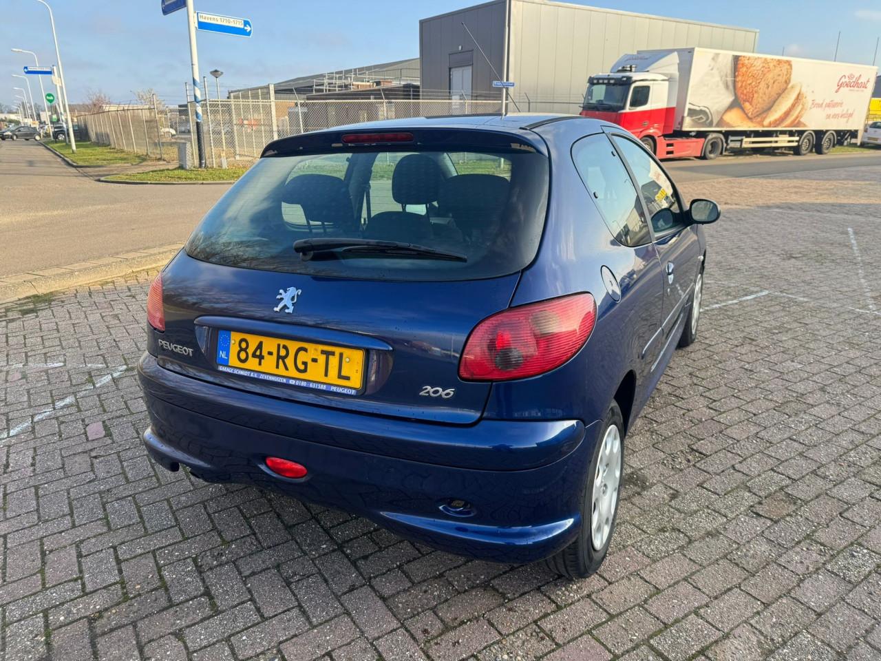 Peugeot 206 bj 2005 1350 euro