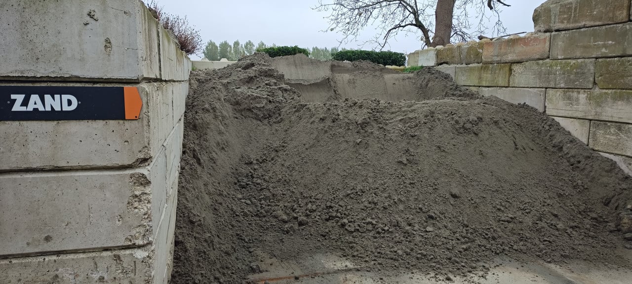 Te koop: Zand, los gestort of in Big-Bags, ook zelf af te halen