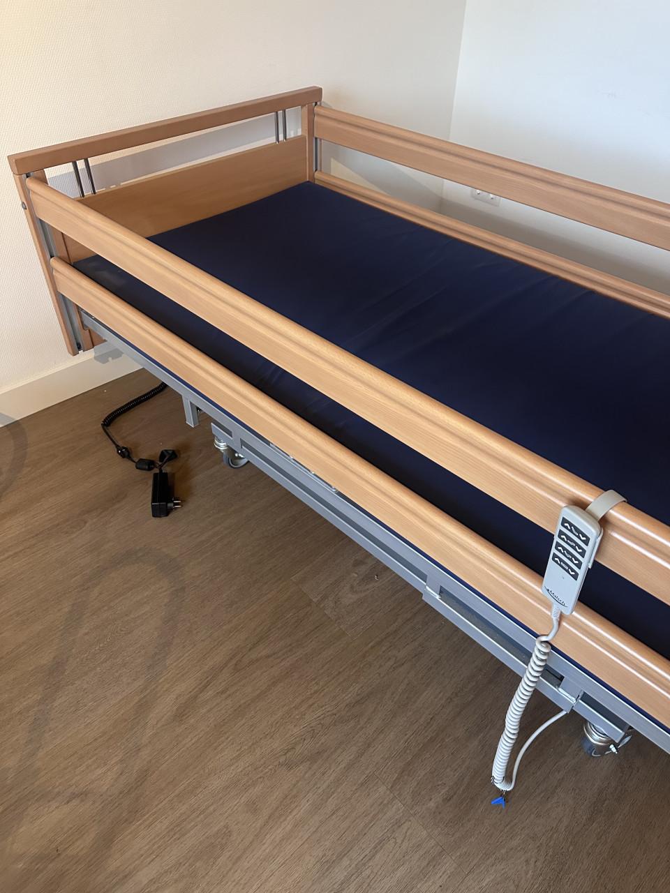 Hoog laag bed elektrisch verstelbaar