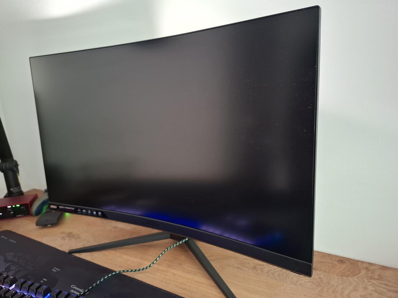 Monitor 27" curved