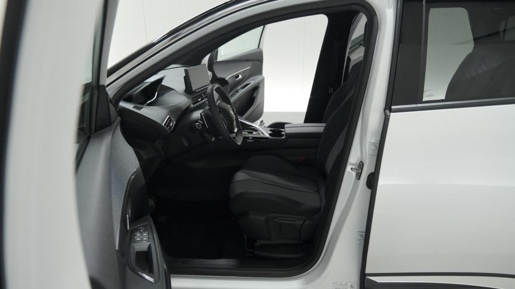 Peugeot 5008 puretech 130 eat8 allure pack business | trekhaak | elektronis
