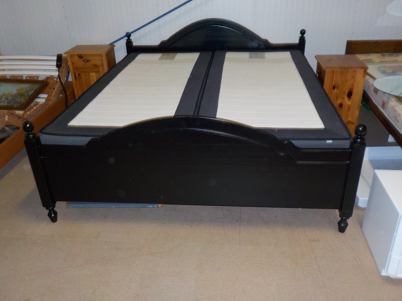Massief extra groot 210 x 180 cm ledikant + 2 uaping spiralen + 2 auping