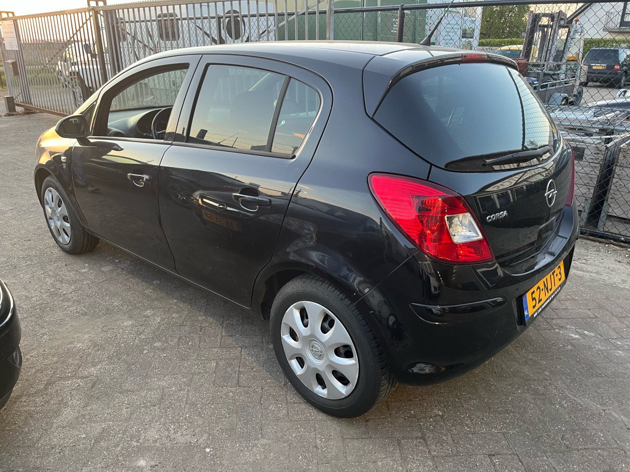 Opel Corsa 2010 5DRS 1.2 Lekke Koppakking €700 vaste prijs!