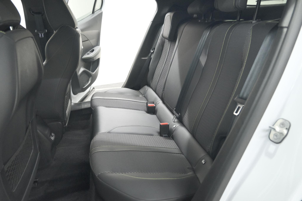 Peugeot 2008 puretech 130 eat8 gt | camera | apple carplay | parkeersensore