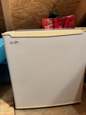 Mini koelkastje met mini vriesvakje