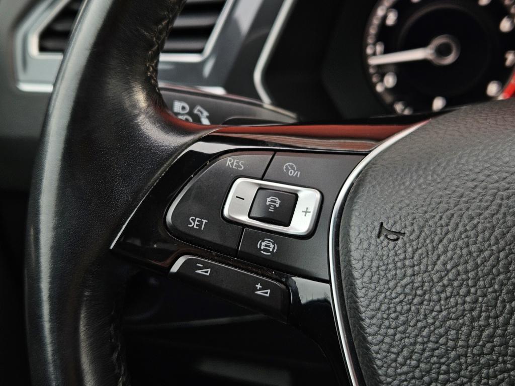 Volkswagen Tiguan 1.5 tsi act highline business r-line | pano | acc