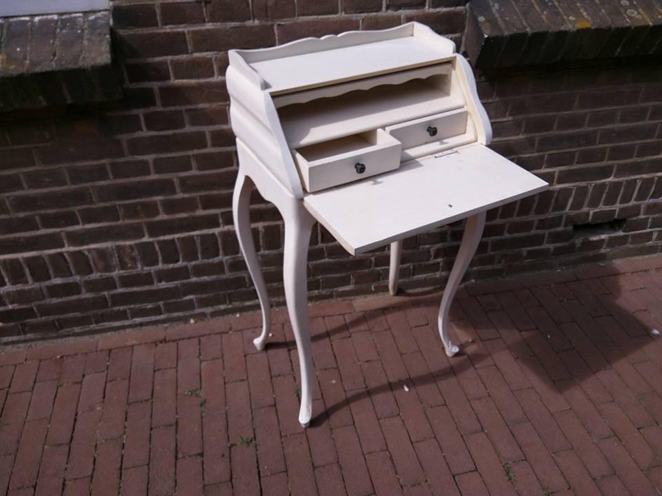 NACHTKASTJES. BEDBANKEN, TAFELTJES VOOR NAAST HET BED, 3ZFACTORY ARNEMUIDEN