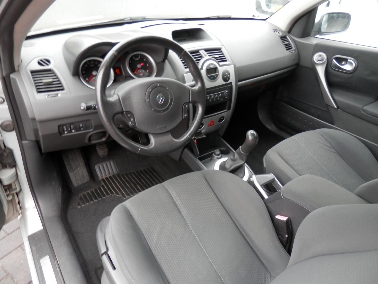 Auto Garant Biedt Aan: Renault Megane 1.6 Cabrio Privilegé