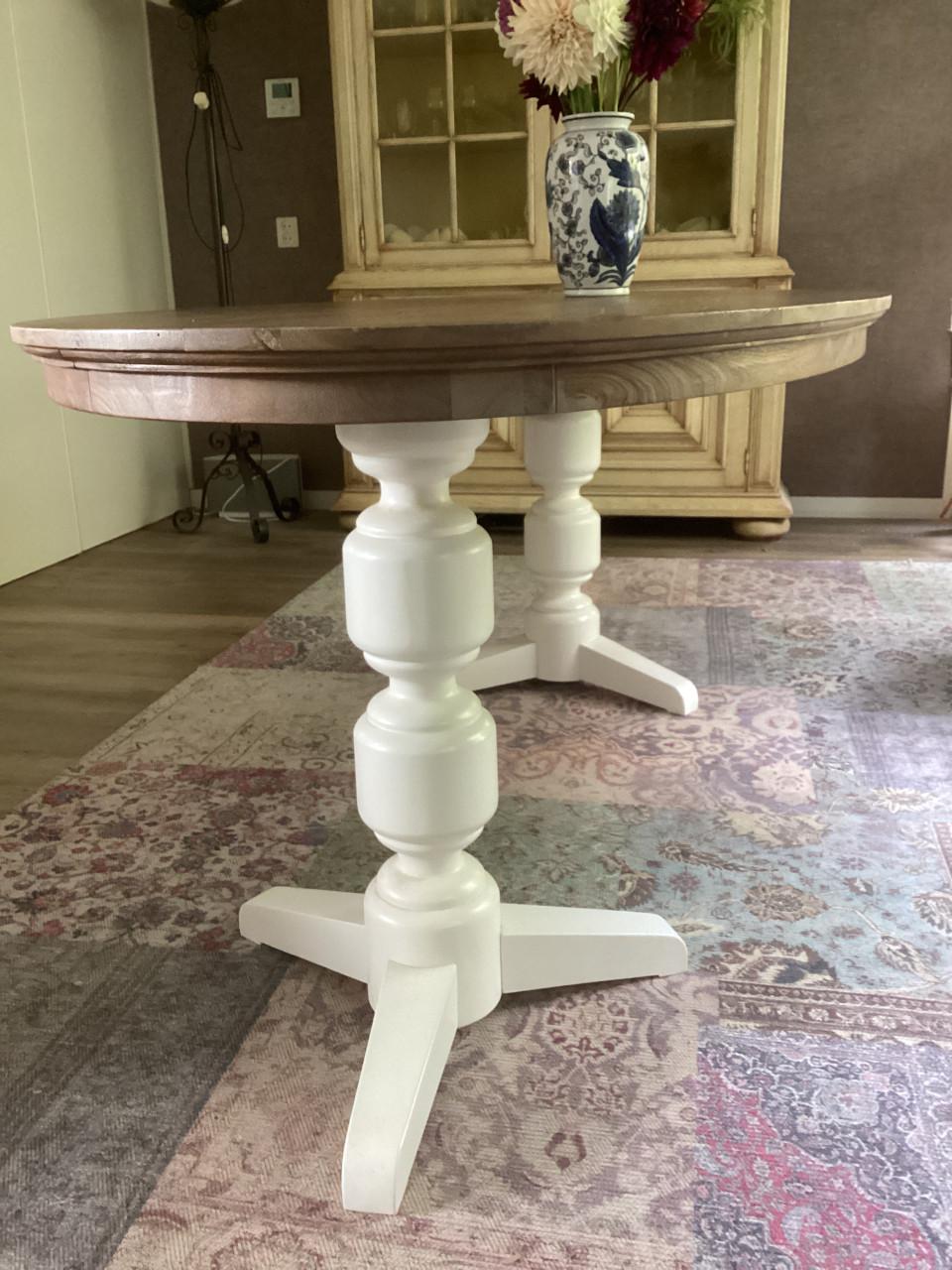Ovale houten eettafel met 4 whitewash stoelen