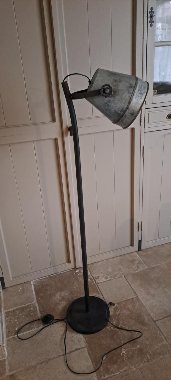 Industriële vloerlamp