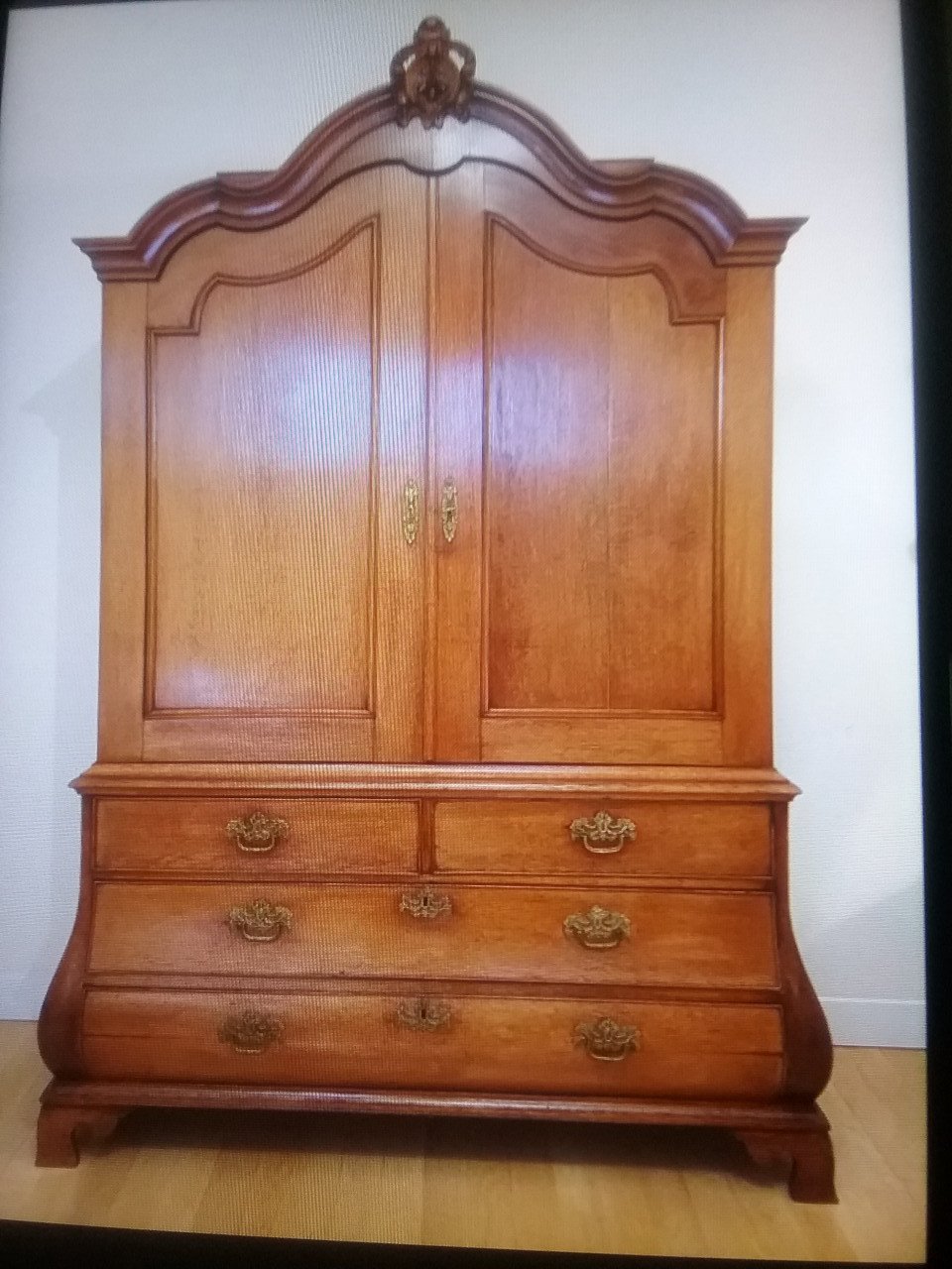 Grote prachtige KOLONIALE. kast 195x110x40cm & Diverse Kasten