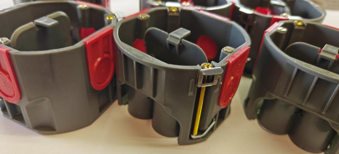 Te Koop 6 Holle wand dozen Attema