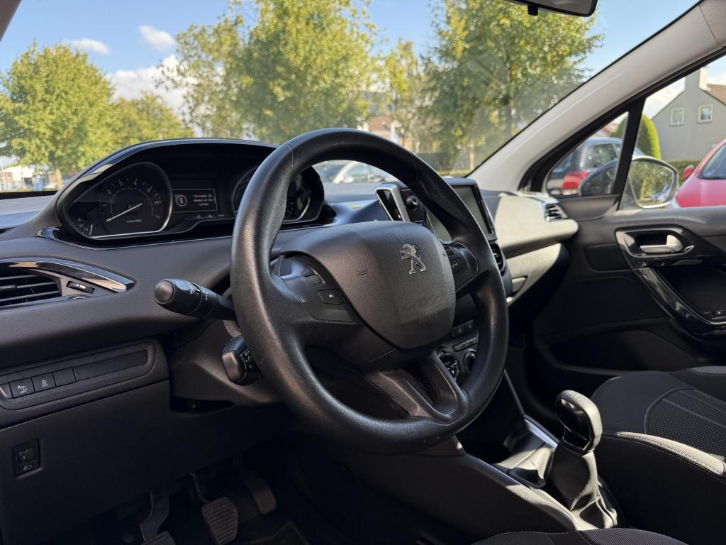 Peugeot 208 1.2 vti active // schermradio //