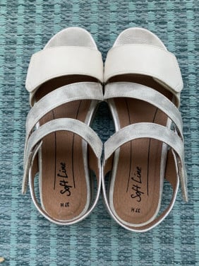 Mooie nieuwe sandalen van soft line
