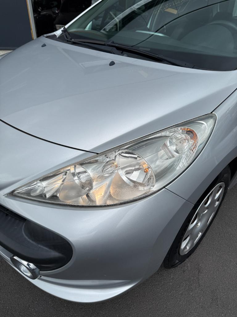 Peugeot 207 1.4 look - airco - nieuwe koppeling