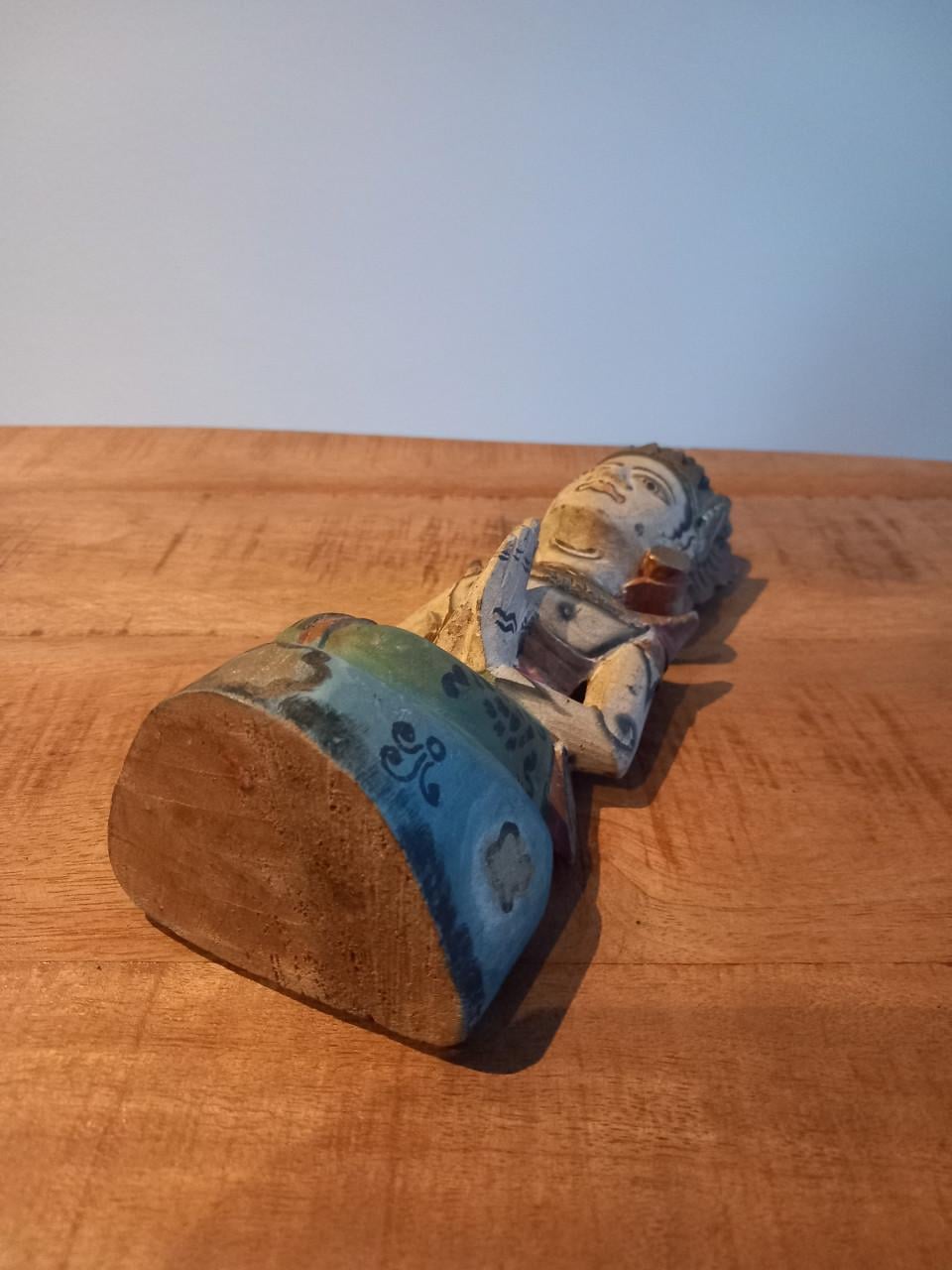 Hout gesneden Aziatisch beeldje