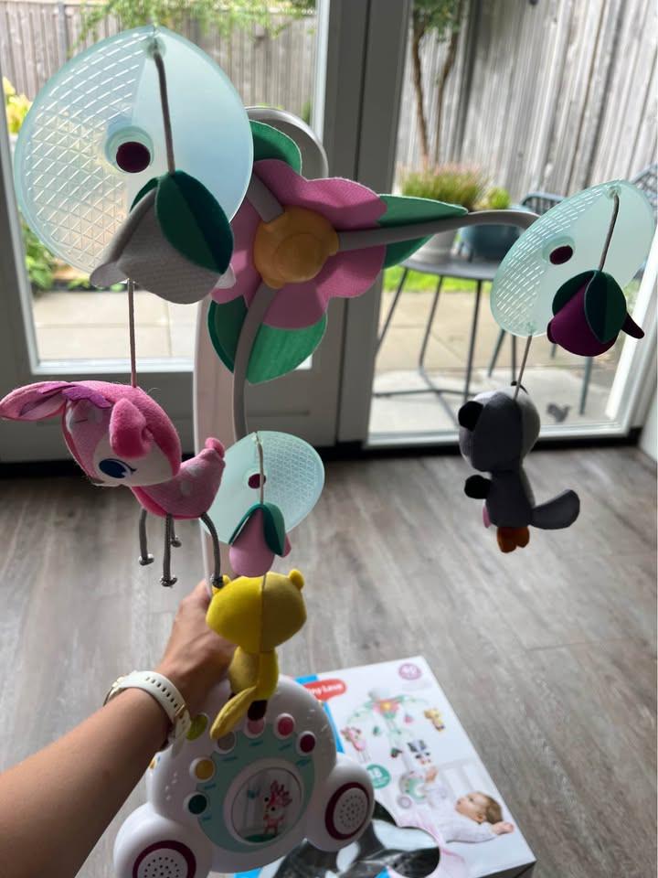 Muziek mobiel voor baby bedje of box, werkend te zien. €10,00