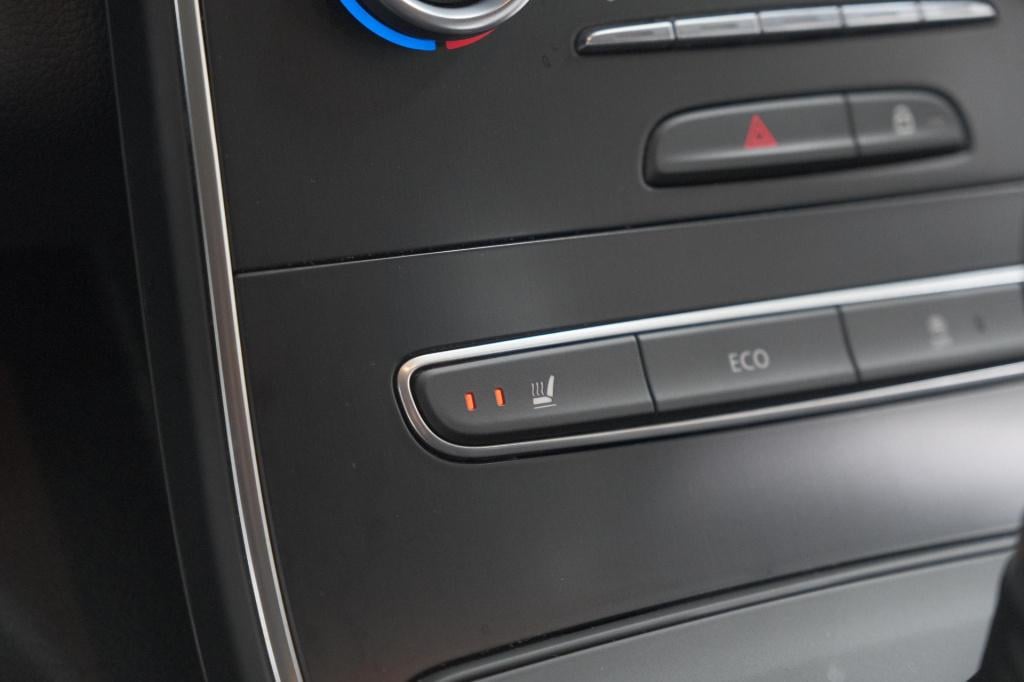 Renault Scenic tce 140 edc limited | camera | stoelverwarming | navigatie |
