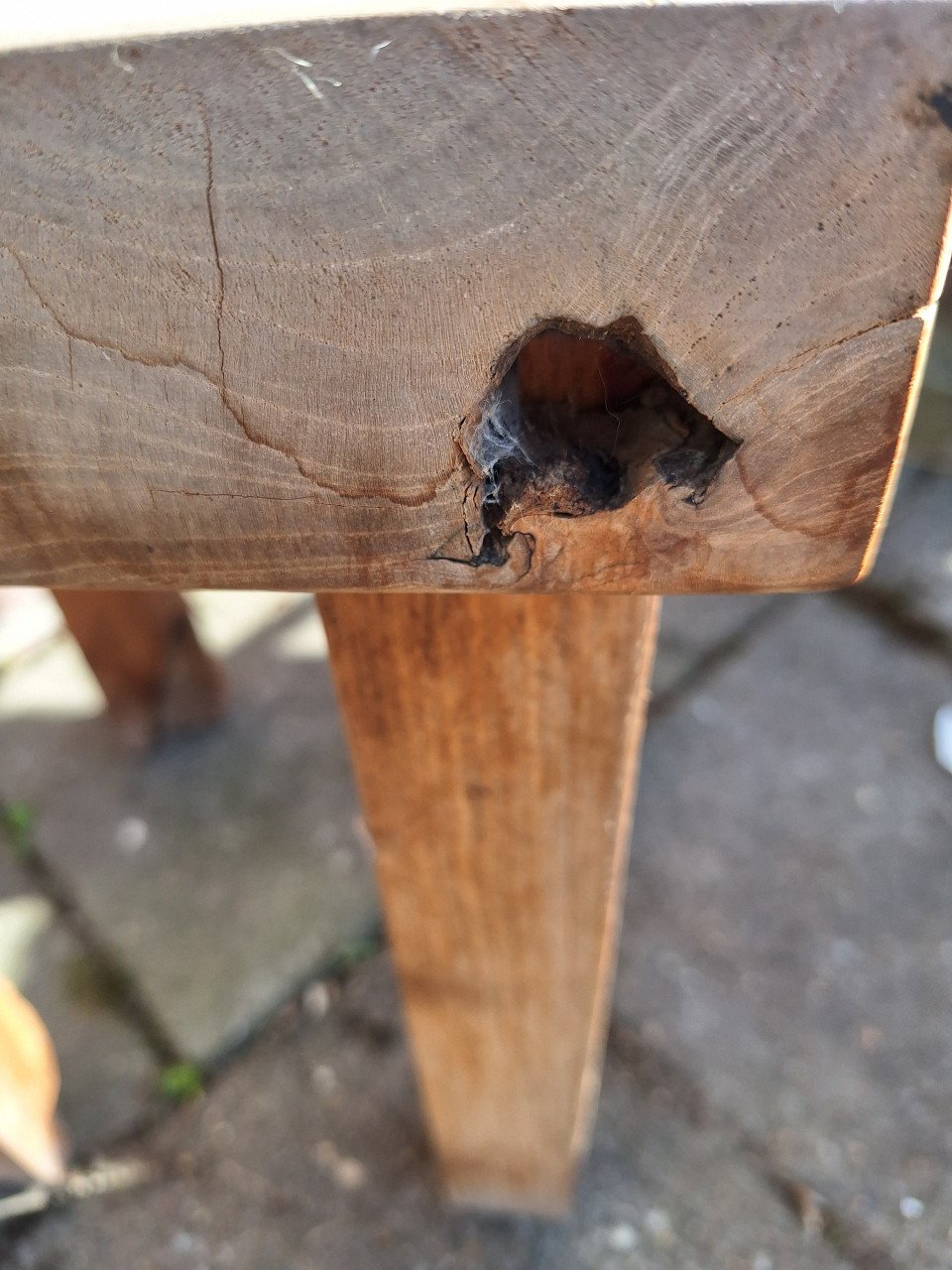 Stevig houten tafeltje