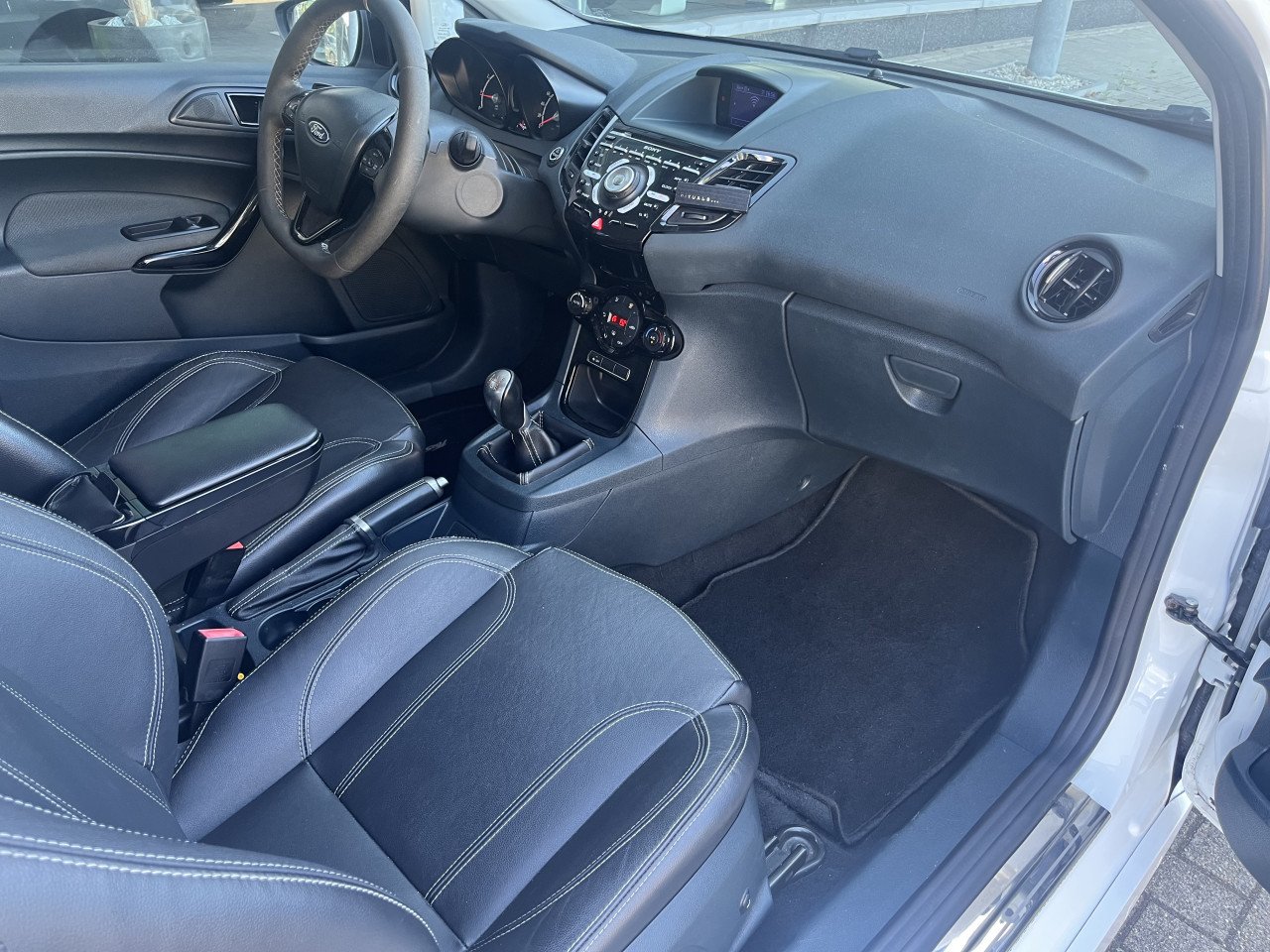 Ford Fiësta 1.6 Metal|Leer|17 inch|97.500 km|Dealeronderhouden