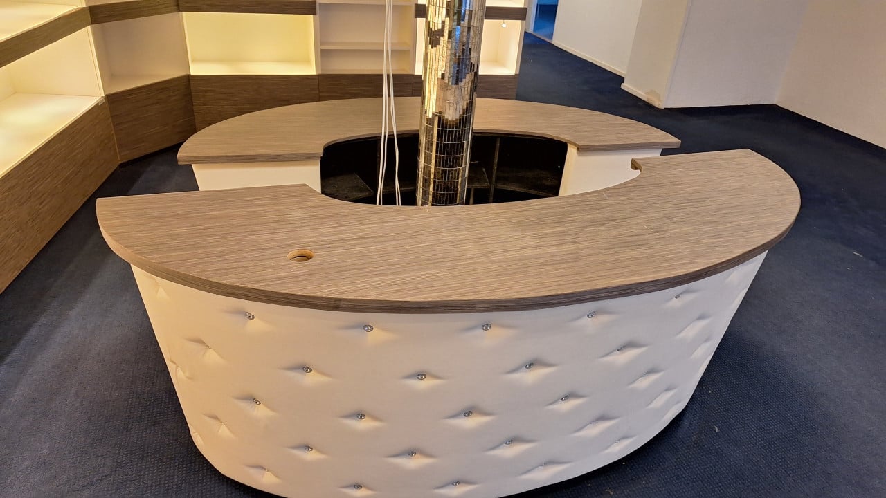 Luxe toonbank in wit skyleer met Swarovski kristallen – 2 delen
