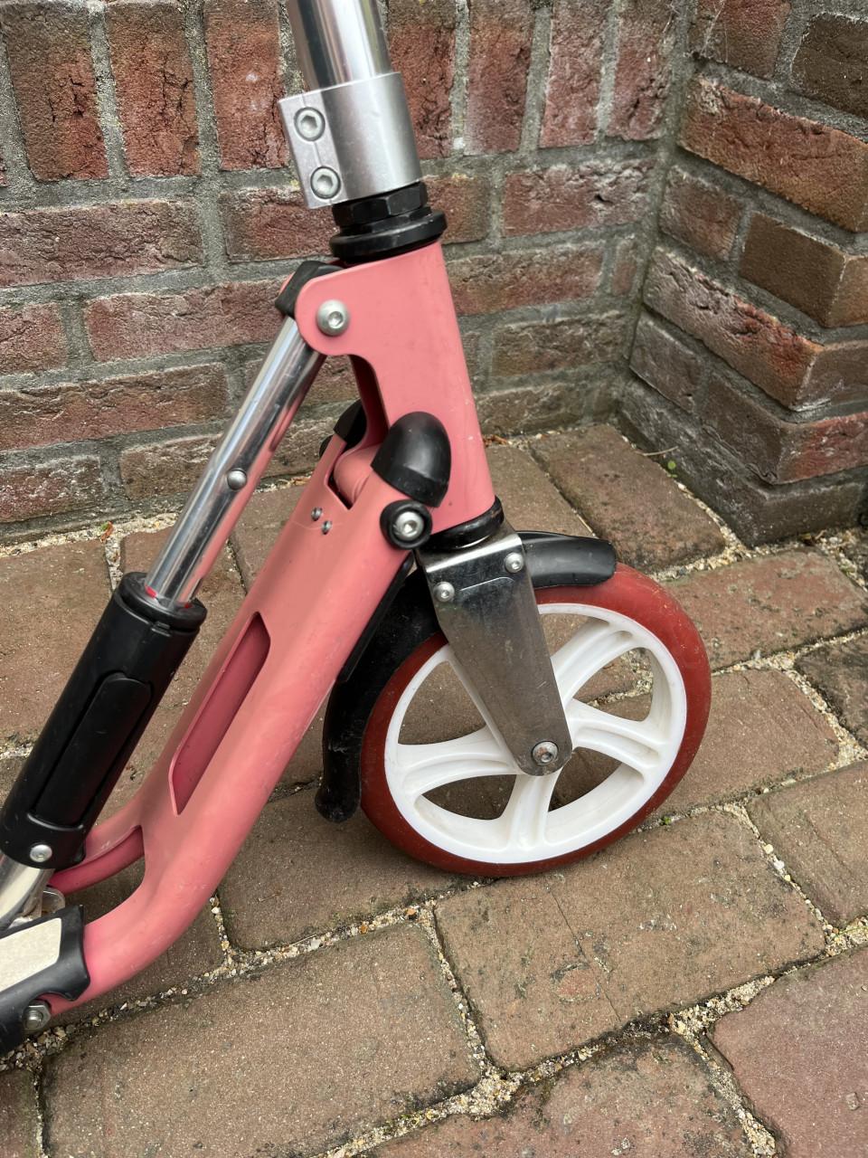 Roze step voor kinderen