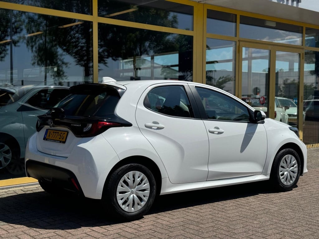 Toyota Yaris 1.5 hyb. active