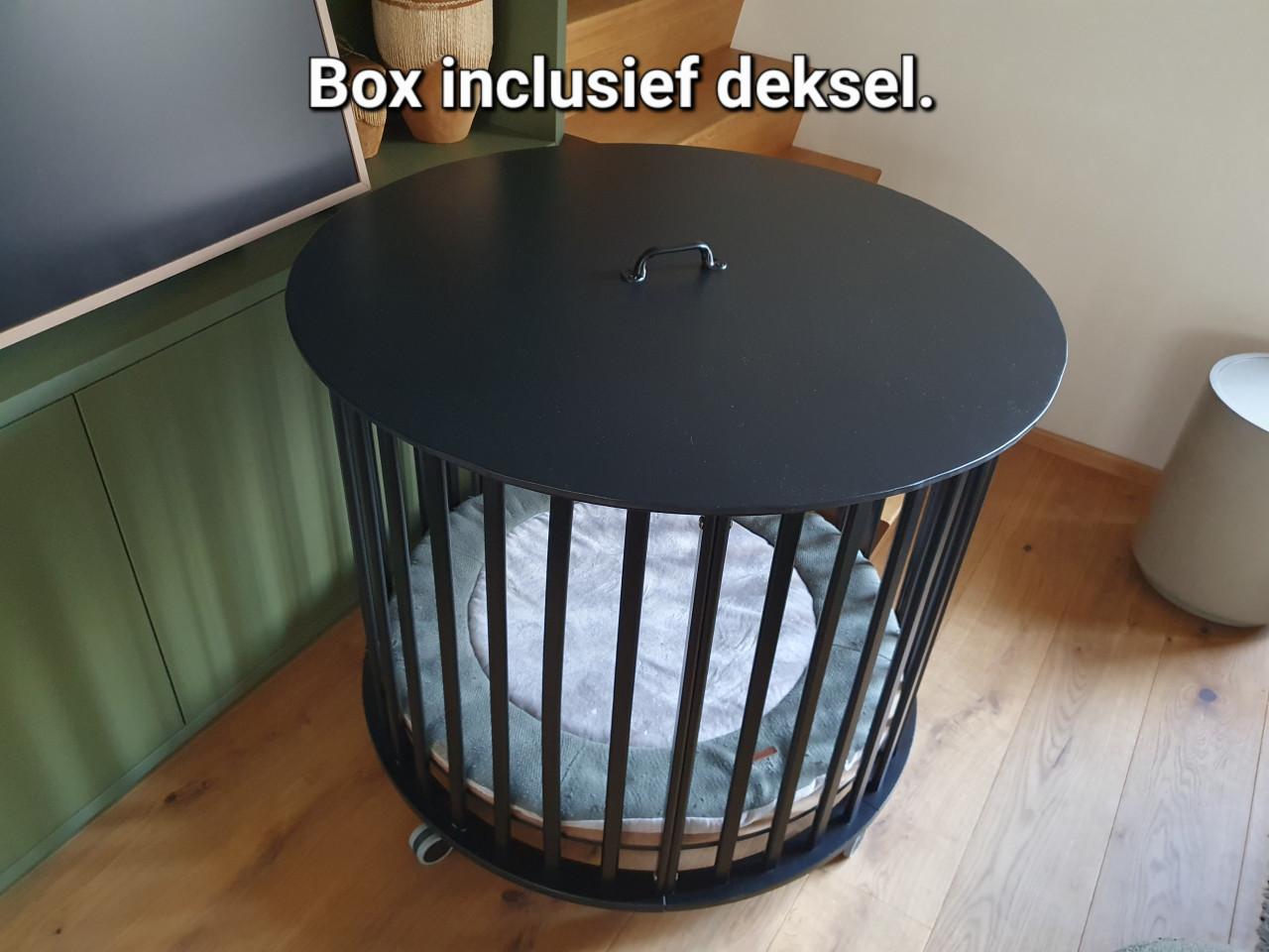 Ronde zwarte baby box met deksel en Boxmatras.