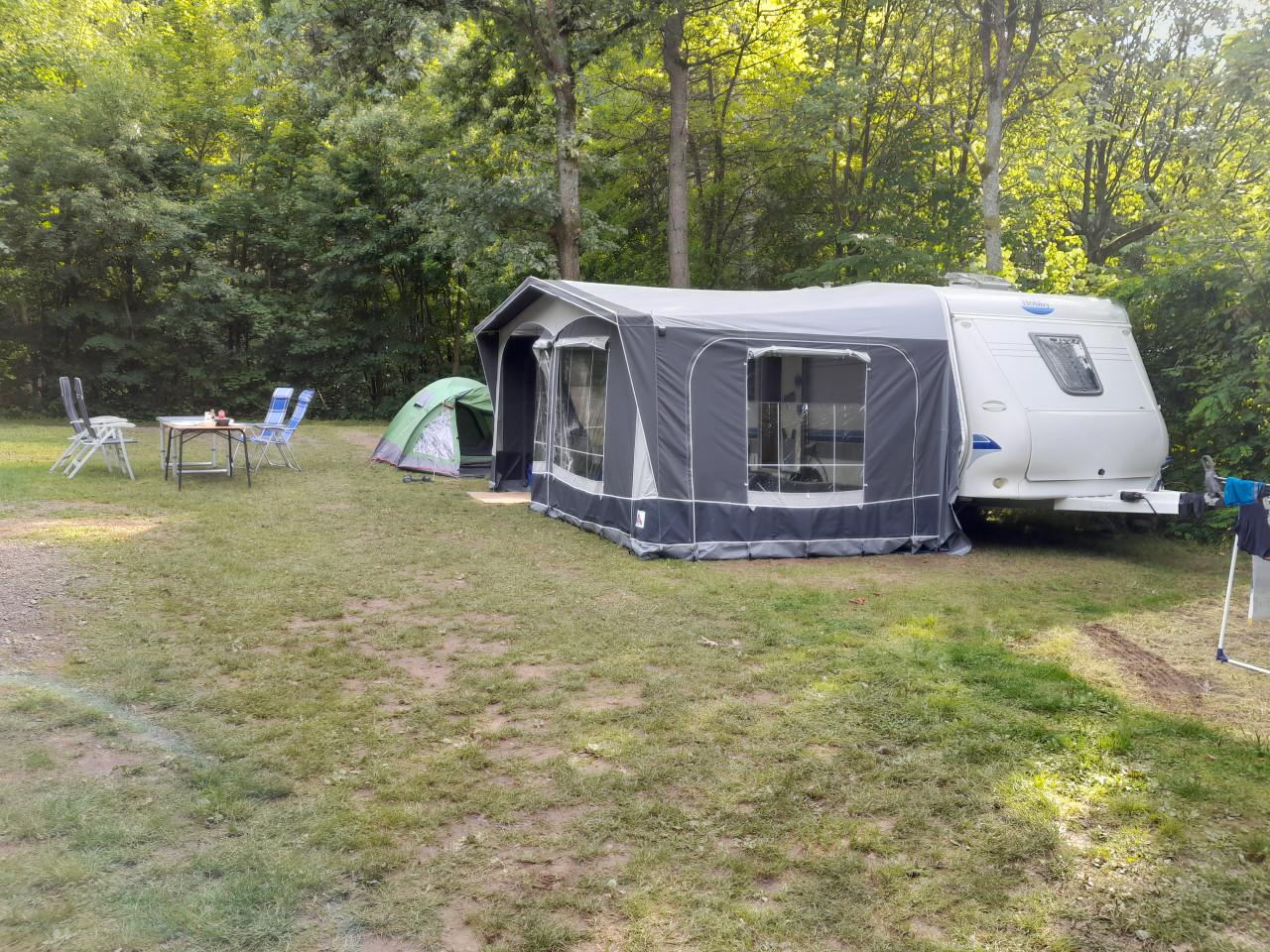 Hobby 460 met voortent en luifel